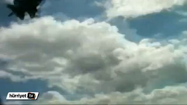 Rus savaş uçakları nato savaş gemilerini taciz etti