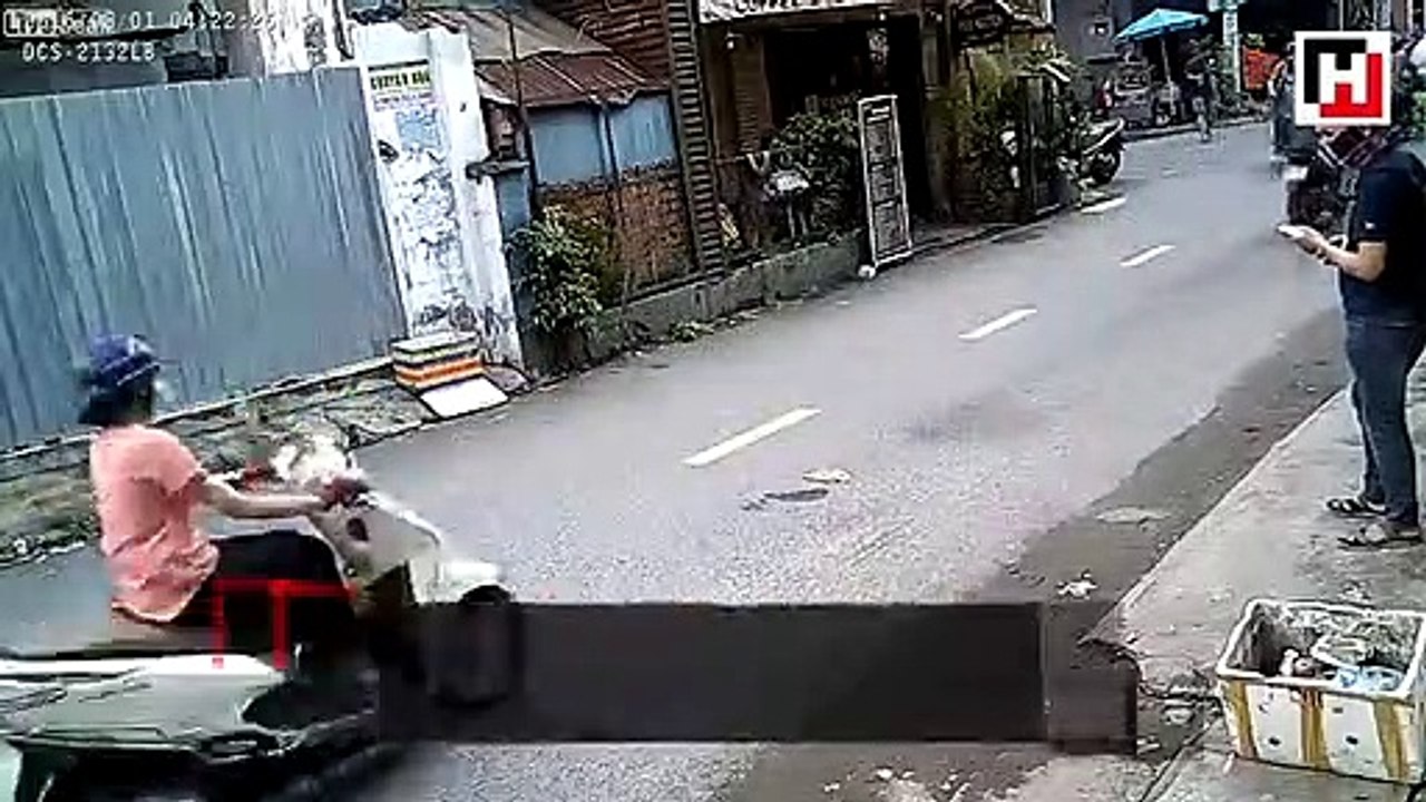 Duraklarda telefon kullanırken dikkatli olun