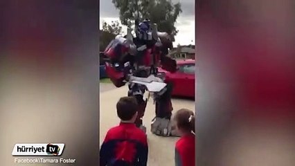 İron Man ve Optimus prime doğum günü partisinde