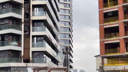 Kadıköy'deki 24 katlı binanın 3. katında yeniden yangın çıktı
