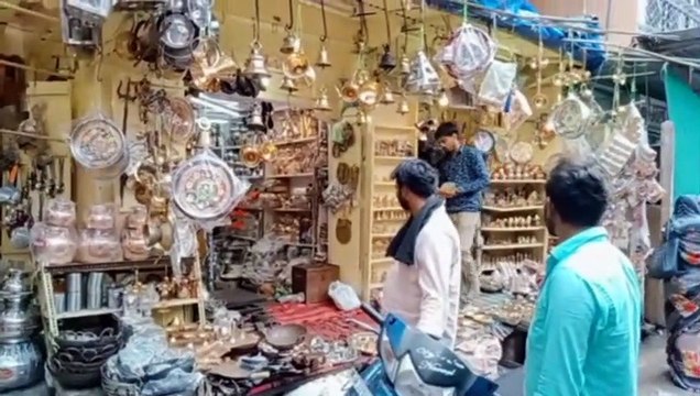 Traditional shopping on Diwali: चमक-दमक से आक​र्षित कर लेता है कोटा का यह डेढ़ सौ साल पुराना बाजार