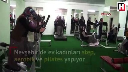 Yöresel kıyafetle step ve aerobik