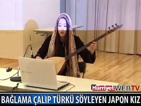 BAĞLAMA ÇALAN JAPON KIZ