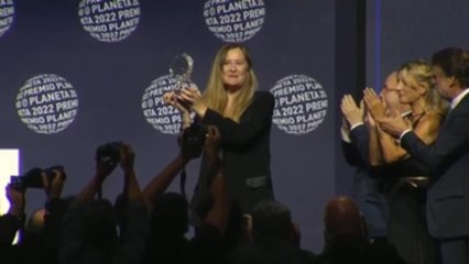 Luz Gabás gana el Premio Planeta con la novela "Lejos de Luisiana"