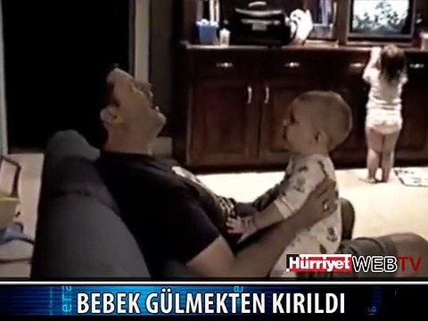 BABASINI TAKLİT EDEN BEBEK