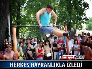 HERKES HAYRANLIKLA İZLEDİ