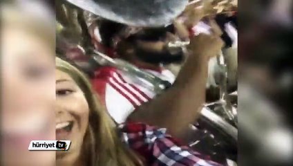 Talihsiz kadının kafasına tuba yediği an