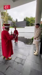 Mesut Özil'e mehteranlı doğum günü kutlaması