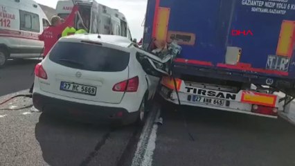 TIR'a arkadan çarpan otomobildeki 3 kişi yaralandı
