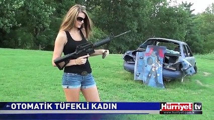 MİNİ ŞORTLU KADININ YAPTIĞINA BAKIN