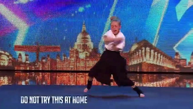 9 yaşındaki karateci kız jürinin ağzını açık bıraktı!