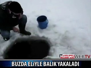 ELİYLE BALIK TUTAN ADAM