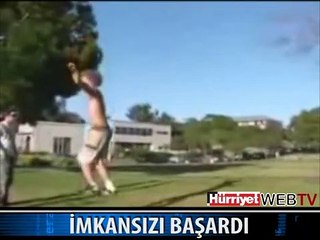 İP ÜSTÜNDE BAKIN NE YAPTI