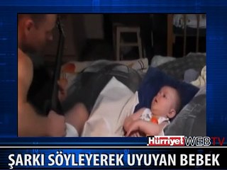 BABASIYLA ŞARKI SÖYLEYEN BEBEK