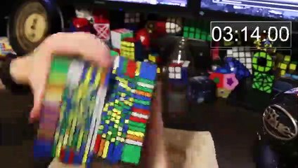 17'lik rubik kübüyle rekora imza attı!