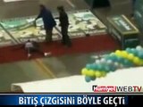 BİTİŞ ÇİZGİSİNİ BÖYLE GEÇTİ