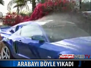 ARABA YIKAYAN KADIN