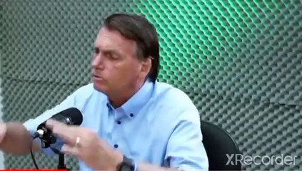 Bolsonaro diz que "pintou um clima" sobre adolescentes venezuelanas
