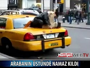 TAKSİNİN ÜZERİNDE NAMAZ KILDI