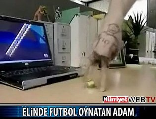 ELİYLE FUTBOL OYNATAN ADAM