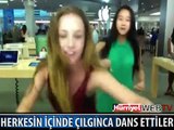 İKİ GENÇ KIZIN YAPTIKLARI KAMERADA