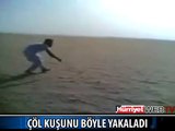 ÇÖLDEKİ DEV KUŞU BÖYLE YAKALADI