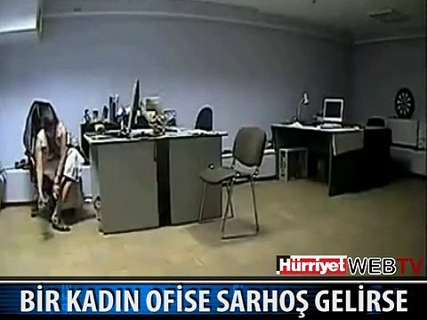 SARHOŞ KADIN OFİSE SARHOŞ GELİRSE