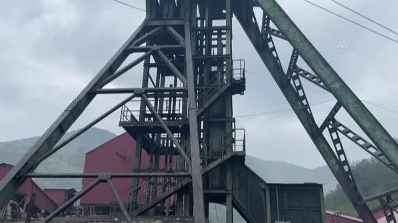 Bartın gündem haberleri... Amasra'da maden ocağındaki patlamadan sonra çıkan kısmi yangını söndürme çalışmaları sürüyor