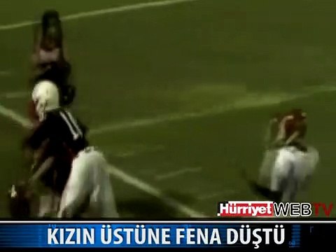 KIZIN BAŞINA BAKIN NE GELDİ