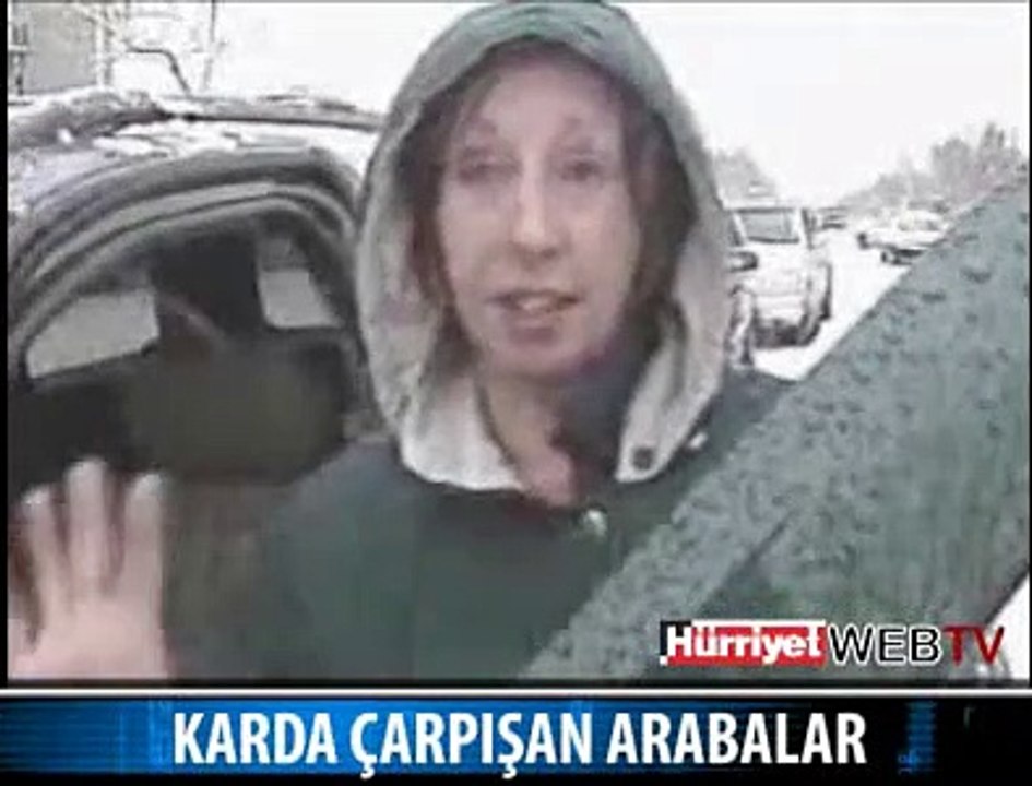 KARDA ÇARPIŞAN ARABALAR