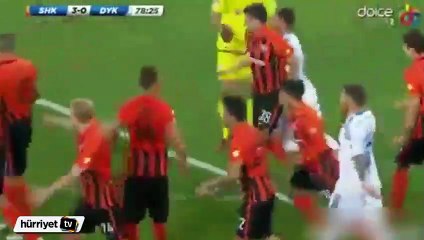 Shakhtar-Dinamo Kiev maçında tekme tokat kavga