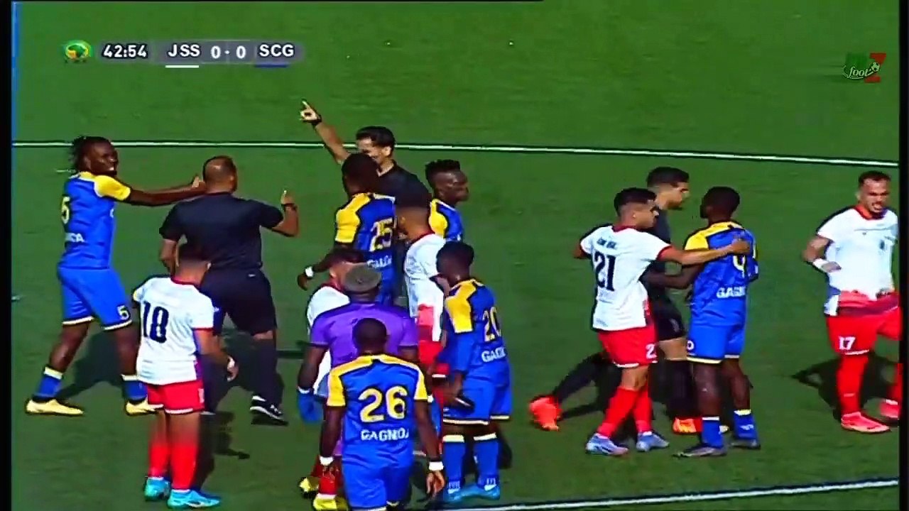 ملخص مثير لمباراة كأس الكاف الدورالتمهيدي _ شبيبة الساورة ضد اتلتيك غانوا _ إقصاء مر و ظلم تحكيمي