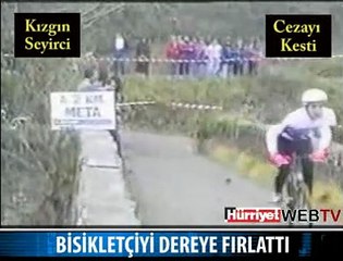 BİSİKLETLİYİ KÖPRÜDEN AŞAĞIYA ATTI