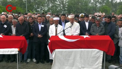 B﻿artın'daki maden ocağında hayatını kaybeden işçiler defnediliyor
