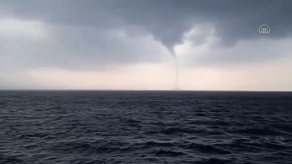 Denizde hortum oluştu