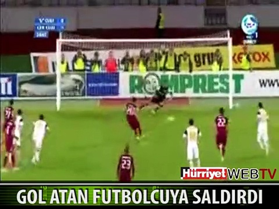 KALECİ KENDİSİNE GOL ATAN FUTBOLCUYU DÖVDÜ