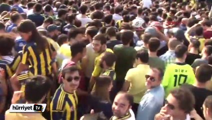 Kadiköy'de Van Persie izdihamı