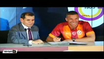 Lukas Podolski imzaladı