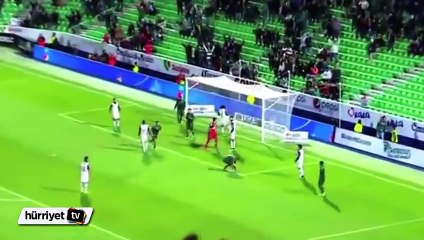 Yeşil sahada ilginç gol sevinci