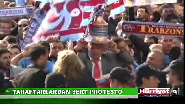TRABZONSPORLU TARAFTARLARDAN OLAYLI YÜRÜYÜŞ