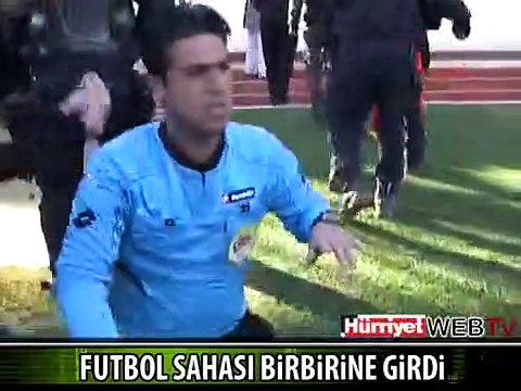 FUTBOL SAHASI SAVAŞ ALANINA DÖNDÜ