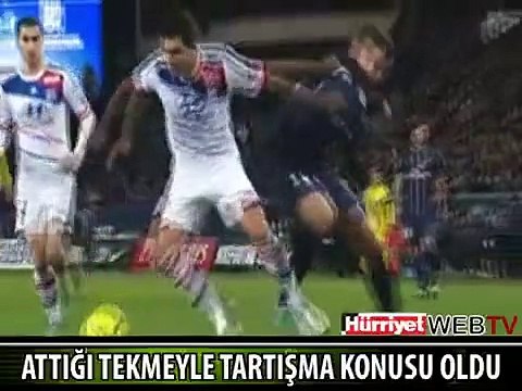 IBRAHIMOVİÇ RAKİBİNİN SURATINA TEKME ATTI
