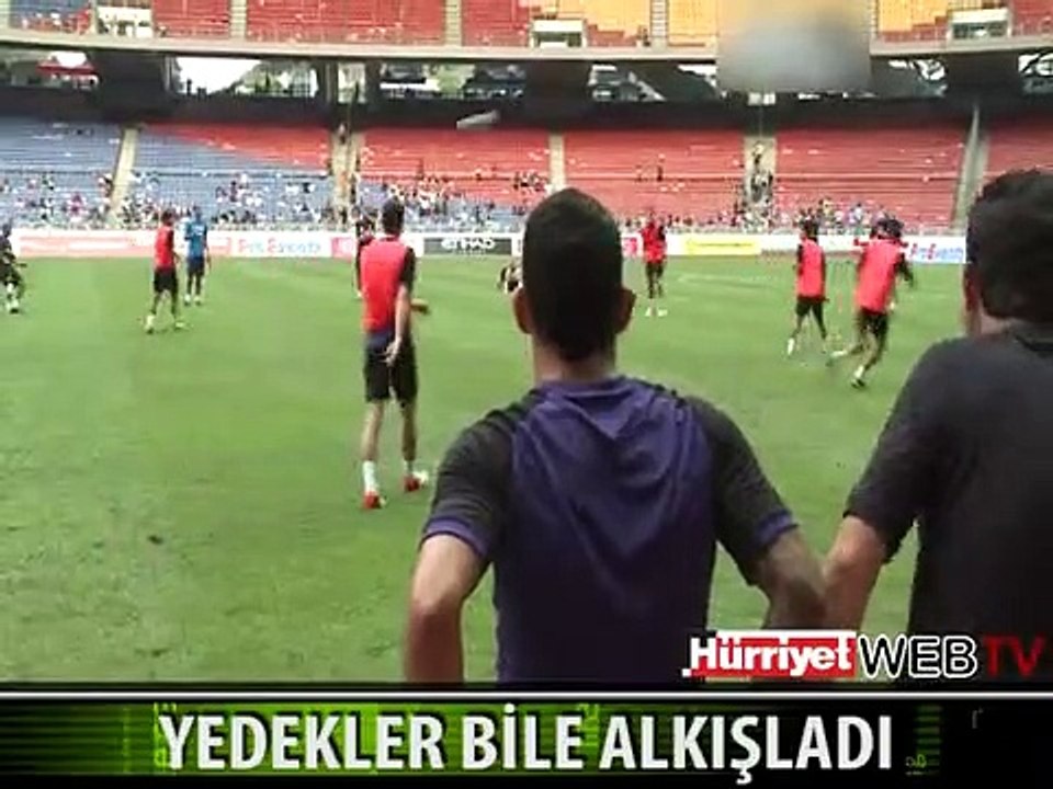 HERKES ONU AYAKTA ALKIŞLADI