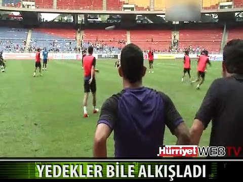 HERKES ONU AYAKTA ALKIŞLADI