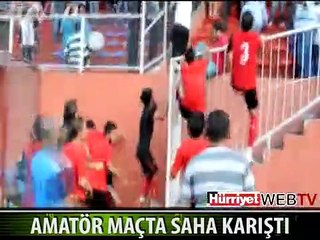 AMATÖR MAÇTA FUTBOLCULAR BİRBİRİNE GİRDİ