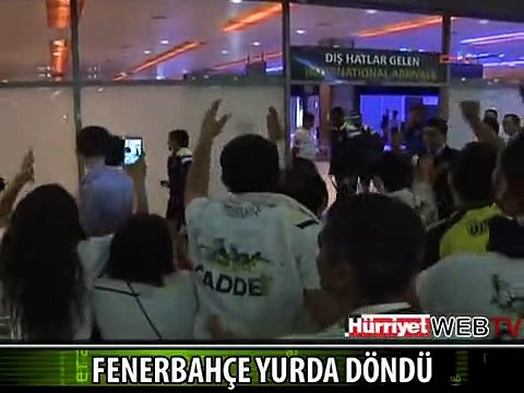 TARAFTARLAR MEŞALE YAKARAK KAFİLEYİ KARŞILADI