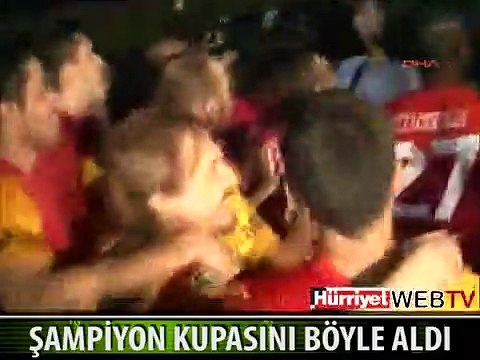 GALATASARAY ŞAMPİYONLUK KUPASINI BÖYLE KALDIRDI