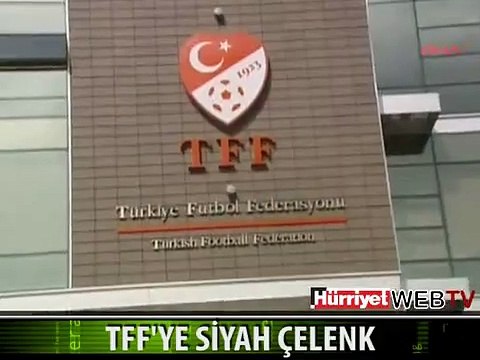 GALATASARAY TARAFTARI TFF'YE SİYAH ÇELENK BIRAKTI