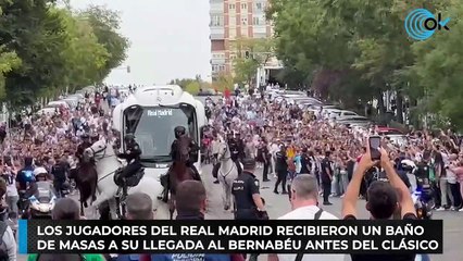 Los jugadores del Real Madrid recibieron un baño de masas a su llegada al Bernabéu antes del Clásico