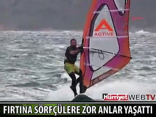 BODRUM'DA SÖRFÇÜLER DALGALARLA BOĞUŞTU
